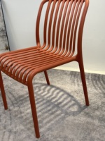 Chaises en plastique Design moderne en plastique PP empilable Silla Cadeira Sedia chaises de salle à manger empilables à vendre