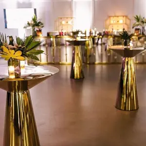 โต๊ะบาร์สำหรับปาร์ตี้งานแต่งงานโต๊ะค็อกเทลทรงกลมทำจากสแตนเลสสีทองหรูหราสำหรับงานปาร์ตี้ในโรงแรม