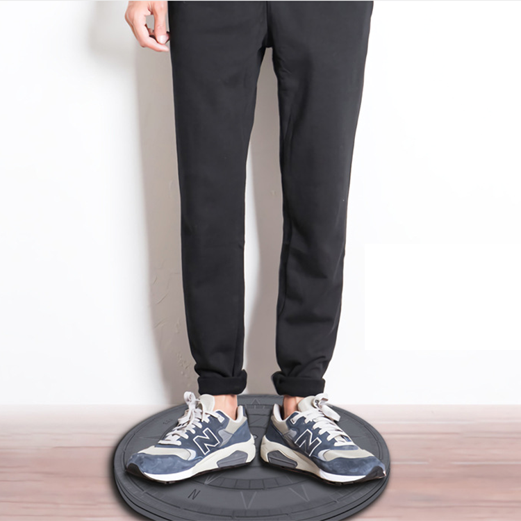 Вращающаяся на 360 градусов круглая витрина