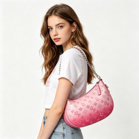 Sac Hobo Rose Dégradé Gaufré pour Femme, Sac à Bandoulière Monogramme à Chaîne, Sac Croissant à Porter sous le Bras, Idéal pour Usage Quotidien et Soirées