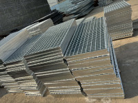 Grille en acier galvanisé durable personnalisée pour le drainage des laveries auto, des appartements, des parcs et des sols - Anti-corrosion