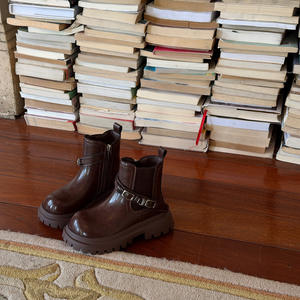 Bottes mi-mollet chaudes en coton style britannique pour enfants, nouvelle collection hiver 2025, avec fermeture éclair latérale, pour garçons et filles - Product Image 4