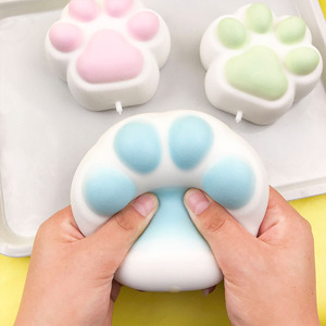 Venta al por mayor de Taba Squishy de silicona con forma de pata de gato, diseño de pata de animal Kawaii, personalizable de fábrica, Taba TPR Mochi Squishy, regalo novedoso - Product Image 1