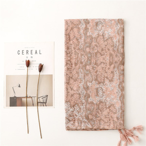 Écharpe en voile de coton à motif animal tendance, imprimé serpent, avec pompon, tendance féminine, <span class=keywords><strong>rose</strong></span> léopard, châles en coton doux imprimés, hijabs - Product Image 2