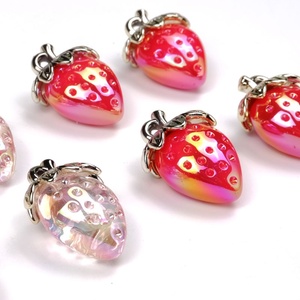 Nuevo Dije de Fresa Acrílico 3D con Hoja Dorada, 2.3*3.2cm, Dijes de Fruta para Hacer Joyería DIY, para Collar, Pulsera, Llavero - Product Image 3