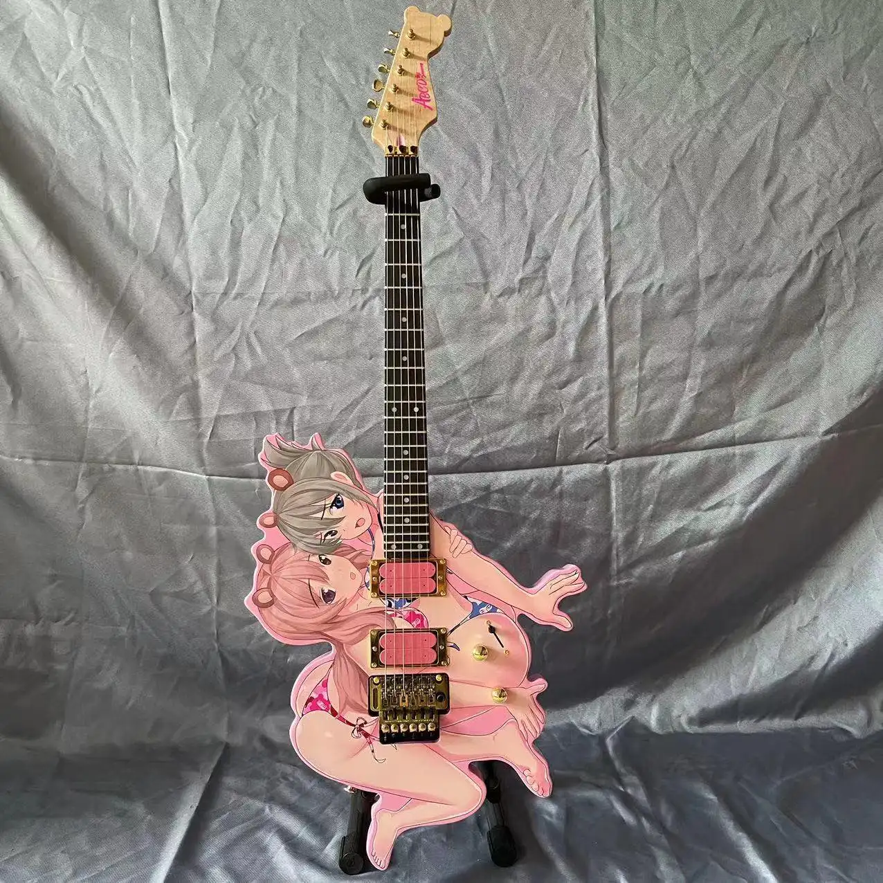Custom Beauty Girl ABCD Guitarra eléctrica Cuerpo irregular Forma especial Guitarra en color rosa