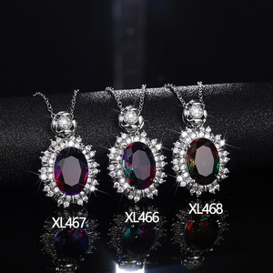 Elegante Collana con Ciondolo Floreale per Donne, Catena con Charm in Pietra Colorata, Gioiello alla Moda per Uso Quotidiano, Idea Regalo - Product Image 2