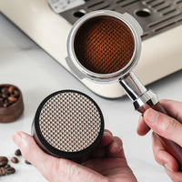 OEM Outil de distribution de café 3-en-1 WDT avec base en acier inoxydable SS304 et tasseur réglable à ressort pour portefiltres 51/53/58mm, pour le nivellement du café à la qualité barista