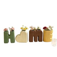 Vase en céramique de style minimaliste haut de gamme, luxe léger, en coffret, un ensemble, motif lettre, pour décoration de chambre de mariage, produit transfrontalier très vendu