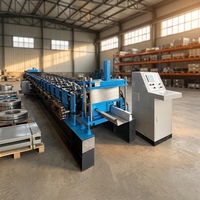 Machine de formage à froid de gouttières de toit profilées Omega entièrement automatique avec système de poinçonnage de précision
