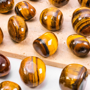Commercio all'ingrosso lucido naturale occhio di tigre caduto pietra di cristallo Semi-preziosa artigianato in pietra per il Feng Shui - Product Image 4