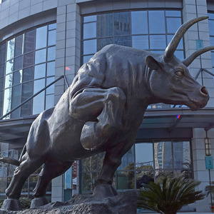 Una escultura de estatua de toro de bronce de tamaño natural para decoración de jardín al aire libre en <span class=keywords><strong>Chicago</strong></span> - Product Image 4