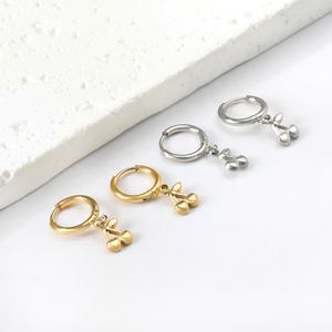 Pendientes de Aro Colgantes de Acero Inoxidable a Prueba de Agua, Hipoalergénicos, Chapados en Oro de 18K, con Diseño de Cereza, Modernos y Lindos - Product Image 3
