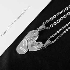 Collar con Colgante de Corazón con Costuras Doradas en Acero Inoxidable, Collar de Titanio con Zirconia en Forma de Corazón 'Te Amo', Juego de Collares para Pareja - Product Image 2