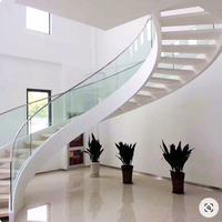 Escalier en arc, escalier courbé, poutre métallique thermolaquée pour l'intérieur d'une villa