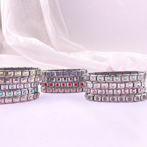 Pulsera de acero inoxidable chapada en oro con diseño de estrella de cinco puntas y diamantes, estilo italiano, para aniversario, éxito transfronterizo. - Product Image 3