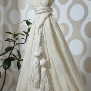 Attaches de rideaux longues en coton avec pompons, couleur personnalisée, style farmhouse, idées cadeaux de pendaison de crémaillère, décoration bohème pour la maison, supports de rideaux - Product Image 1