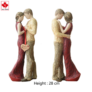 ウェディングデコレーションやギフトのためのカスタム環境に優しい樹脂カップル置物フォークアート恋人像 - Product Image 3