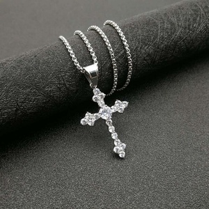 Collar con Colgante de Cruz de Jesús Estilo Hip Hop con Microincrustaciones de Circonita Cúbica, Collar con Flecha Brillante y Dijes de Diamantes de Acero Inoxidable - Product Image 5