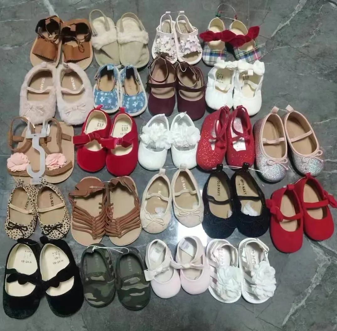 Stock de lots vente en gros de vêtements pour bébés chaussures Prewalk sandales d'été pour filles chaussures skechers sandales plates pour enfants chaussures mignonnes
