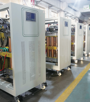 Régulateur de tension automatique triphasé (AVR) SBW 100KVA, bobine en cuivre, efficacité AC 98%, protection contre les surtensions, usage industriel