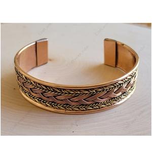 Brazalete Ancho de Cobre Sólido Hecho a Mano en Dos Tonos, Joyería Elegante y Moderna para Uso Diario, Disponible para la Venta - Product Image 3