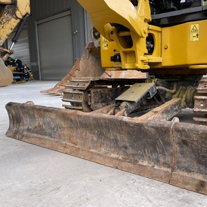 รถขุดตีนตะขาบไฮดรอลิกขนาดเล็ก Caterpillar 301.7 มือสอง น้ำหนัก 1.8 ตัน พร้อมเครื่องยนต์และเกียร์ - Product Image 6