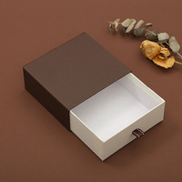 Boîte cadeau personnalisée avec doublure imprimée colorée et chaude, type éponge, pliable, pour rangement de chaussettes, avec gaufrage