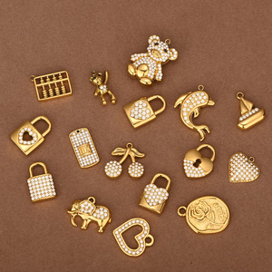 Galerie de breloques micro-pavées pour enfants |   Pendentif en acier inoxydable plaqué or 18 carats PVD avec zircon CZ glacé, étanche - Product Image 6
