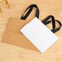 Emballage de magasinage de boutique avec poignée en ruban de luxe Sacs cadeaux en papier kraft personnalisés avec votre propre logo Sacs en papier noir