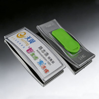 Plaque nominative en métal durable et économique avec clip de sécurité pour toutes les industries, impression et texte personnalisés