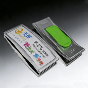 Plaque nominative en métal durable et économique avec clip de sécurité pour toutes les industries, impression et texte personnalisés - Product Image 1