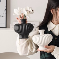 Vase d'art en céramique vintage de style français Wabi-Sabi Luxe léger esthétique unique pour un arrangement floral haut de gamme