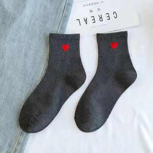 定制图案韩版棉袜秋冬带爱心可爱中筒女袜 - Product Image 4