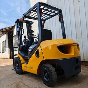 Montacargas Diésel Usado de 3 Toneladas, Original de Japón, Komatsu FD30, Motor con Neumáticos Sólidos, Altura de Elevación de 3000-5000 mm, 12 Meses de Garantía, Hidráulico - Product Image 5