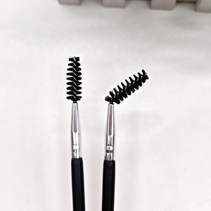 Cepillo de cejas de doble extremo para el cuidado de las cejas, la aplicación de cera para cejas, crea un aspecto esponjoso y Emplumado, aplicador de levantamiento de cejas Duo - Product Image 4