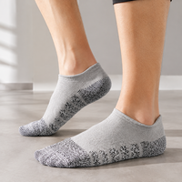 Chaussettes de sport personnalisées OEM, chaussettes de cheville de haute qualité, chaussettes de course à semelle en tissu éponge avec faible MOQ pour l'entraînement et le style de vie décontracté