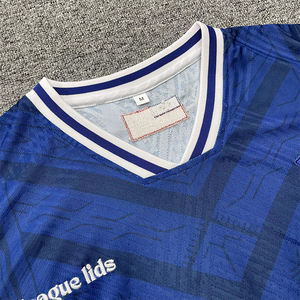 เสื้อฟุตบอลระบายอากาศได้ดีแห้งเร็วปักโลโก้ดีไซน์ย้อนยุคออกแบบได้ตามต้องการ - Product Image 4