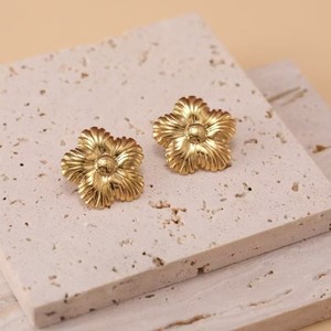 <span class=keywords><strong>Accesorios</strong></span> de moda Pendientes de flores chapados en oro de 18K de lujo Pendientes geométricos de acero inoxidable para <span class=keywords><strong>mujer</strong></span> - Product Image 4