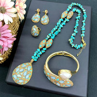 CH-LHN2053 Magnifique Collier en Pierre Naturelle avec Breloque Corail et Incrustation de Cristal, Pendentif Corail Coloré, Collier de Perles en Pierre pour Femme, Vente en Gros