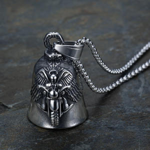 Ciondolo Portafortuna a <span class=keywords><strong>Campanella</strong></span> con Ali d'Angelo Gotiche e Motivo Motociclistico in Acciaio Inox per Uomo - Product Image 2