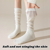 Chaussettes empilées traitées et personnalisées Chaussettes de mollet blanches avec embellissements d'oreille en bois Bottes longues Chaussettes mi-longues