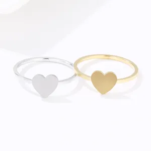 金戒指设计女性精品珠宝制造商玫瑰金心设计师戒指