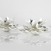 Blackhorsegifts Sculpture de fleur de lotus en métal plaqué argent personnalisable, modèle de petite sculpture, couleur personnalisée, logo, boîte cadeau pour la maison