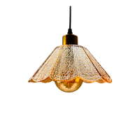 Suspension industrielle à abat-jour en verre long et étroit, blanc chaud doux, ampoule incandescente E26, hauteur réglable, éclairage à angle de faisceau de 180°