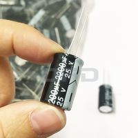 Condensateur électrolytique en aluminium 2200uf 25V 13x20mm 20% à montage traversant, composant électronique en gros, condensateur électrolytique 2200uf
