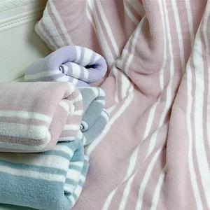 लक्जरी भारी कस्टम डिजाइन बड़े लोगो बुना हुआ अनुकूलित रंग कोरल फ्लेक्स तौलिए हाइपोएलर्जेनिक त्वरित-शुष्क - Product Image 2