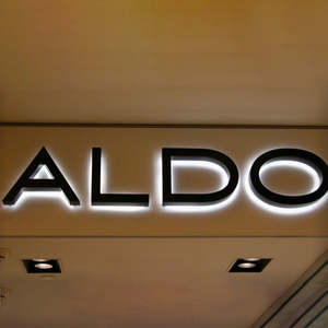 Letras y Números 3D Retroiluminados en Dorado para Montaje en Pared o Colgar, Señalización para Publicidad e Iluminación, Personalizables al por Mayor, Mejoran la Imagen de Marca - Product Image 5