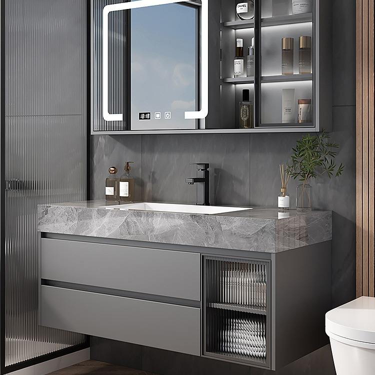 สีเทาเข้ม