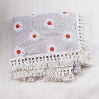 Couverture en flanelle Orvetex 100 % coton, style bohème moderne avec pompons, motif dessin animé rayé, idéale pour l'été et toutes les saisons